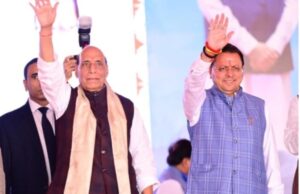 भीड़, भाषण और प्रतीकों के बीच अपना सच ढूंढती राजनीति