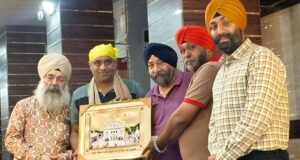 गुरबाणी शब्द गायन के साथ संपन्न हुआ धार्मिक दीवान