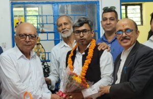 हल्द्वानी में भाजपा नेताओं का भव्य स्वागत, अधिवक्ताओं ने बांटी मिठाई