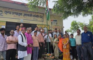 स्वतंत्रता दिवस पर हल्दूचौड़-दौलिया में पौध वितरण व स्वच्छता अभियान