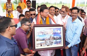मध्य हिमालय विमर्श और पर्वतीय पत्रकार महासंघ ने मुख्यमंत्री धामी को किया सम्मानित, पत्रकारों की समस्याएं रखीं