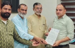 सीवर लाइन से क्षतिग्रस्त सड़कों को तत्काल ठीक कराने की मांग