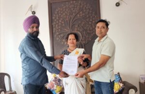 राजकीय इंटर कॉलेज के पास मोबाइल टावर निर्माण पर विरोध, प्रधान को सौंपा ज्ञापन