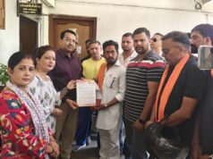 लेडीज दुकान में लेडीज़ स्टाफ ही रखो
